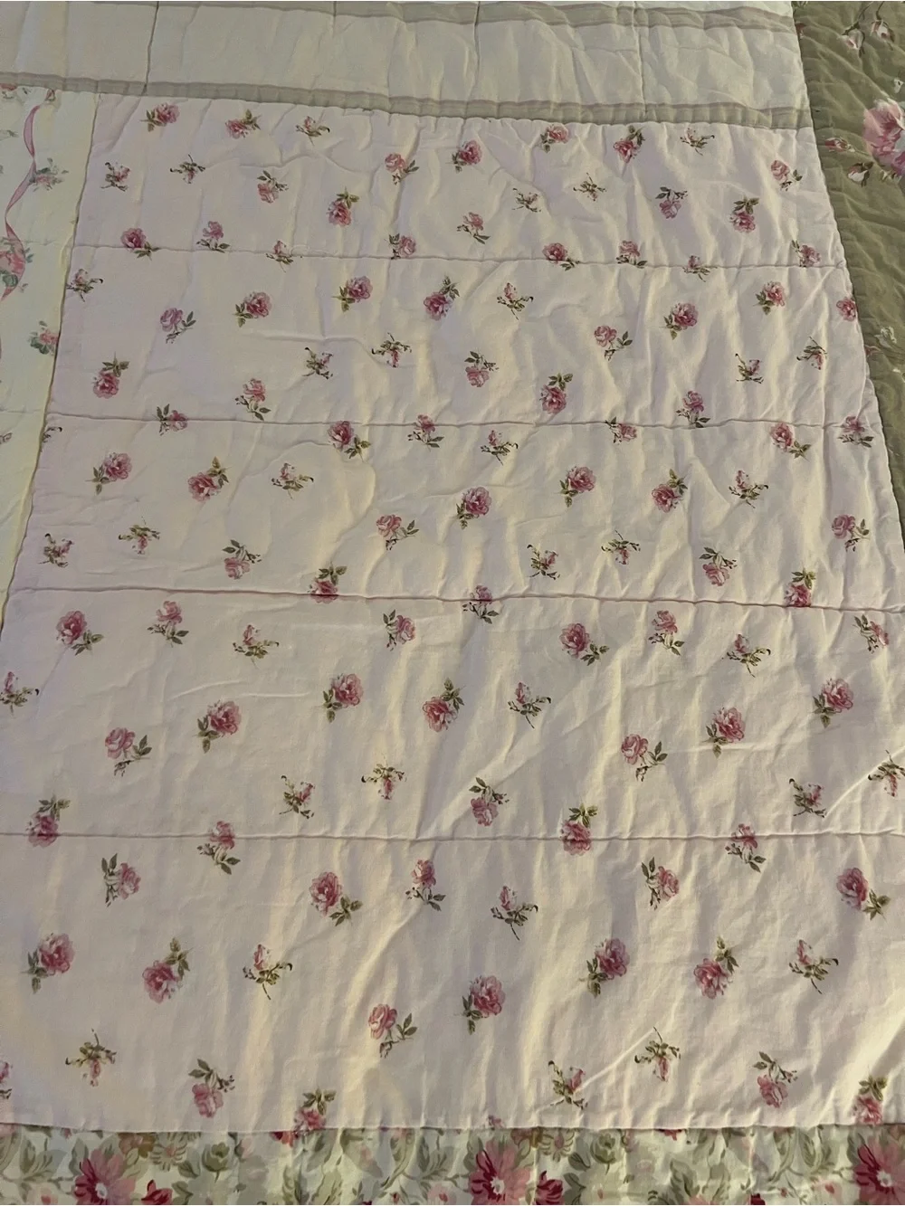 Simply Shabby Chic Floral Patchwork Quilt hard to find - Full / Queen